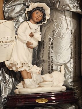 Giuseppe Armani Figurine.